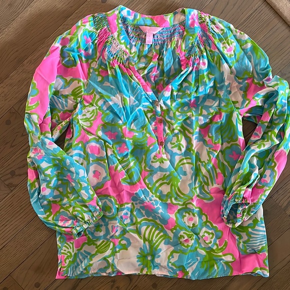 Lilly Pulitzer Tops - Lilly Pulitzer Elsa top - size S